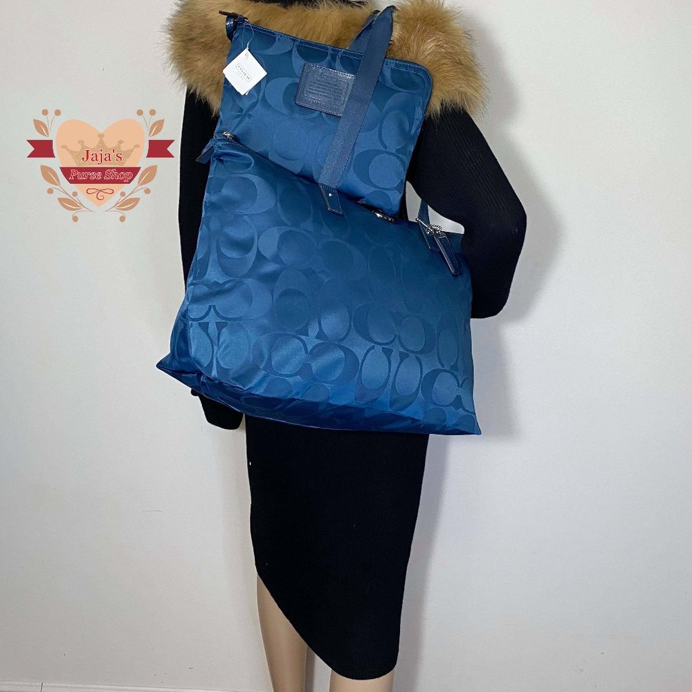 ❤️❤️SOLD❤️❤️Coach Sig Nylon Bag & Snap Pouch💙 - Picture 13 of 16